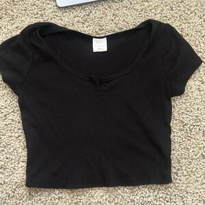 Size small black crop top